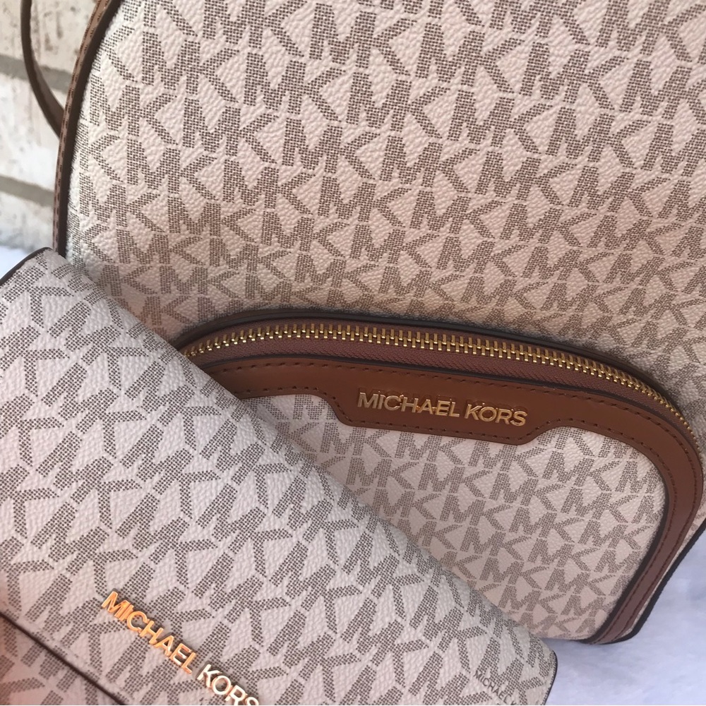 Michael Kors backpack and wallet - Picture 3 of 13